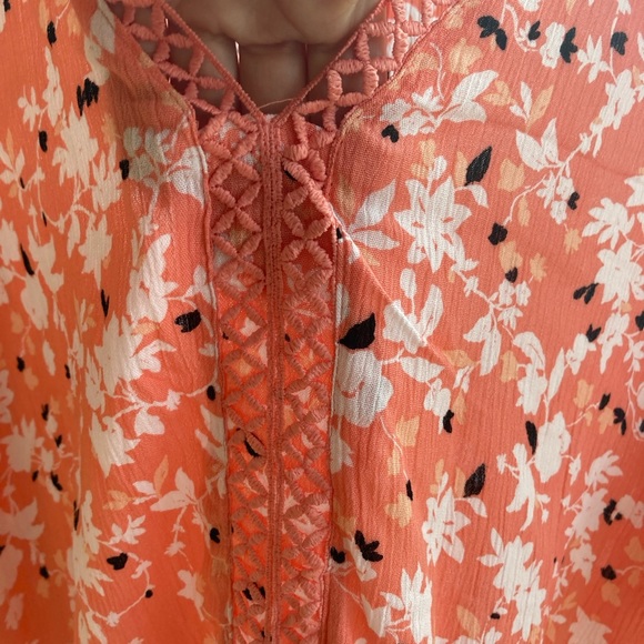 NWOT Adrienne Vittadini floral flutter short sleeve blouse - Picture 4 of 13